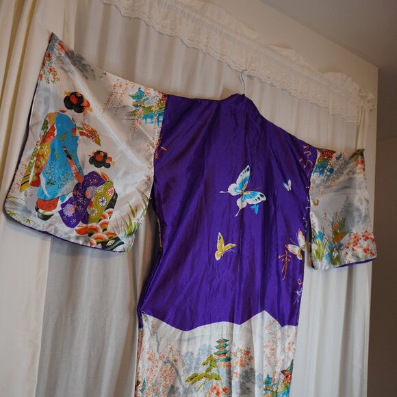 Beautiful Japanese Butterfly Traditional Kimono - Japan Import, Made in Japan - Picture 4 of 14